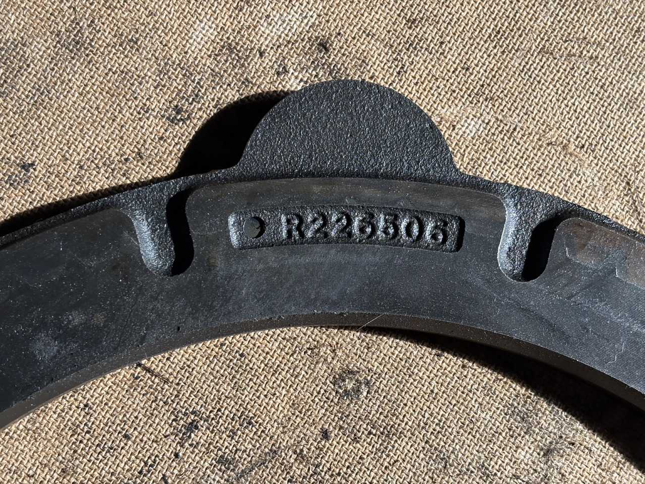 John Deere 7200 7230 7630 7830 7930 7M 230 Docisk Hamulca Płytka R226506 R240743 - Bremžu disks - Lauksaimniecības tehnika: foto 2 John Deere 7200 7230 7630 7830 7930 7M 230 Docisk Hamulca Płytka R226506 R240743 - Bremžu disks - Lauksaimniecības tehnika: foto 2