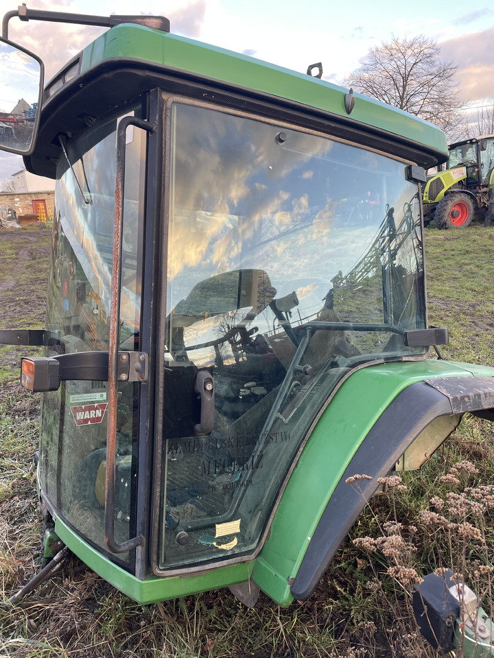 John Deere 8210 - kabina dach fotel błotniki plastiki lampy - Kabīne - Lauksaimniecības tehnika: foto 1 John Deere 8210 - kabina dach fotel błotniki plastiki lampy - Kabīne - Lauksaimniecības tehnika: foto 1