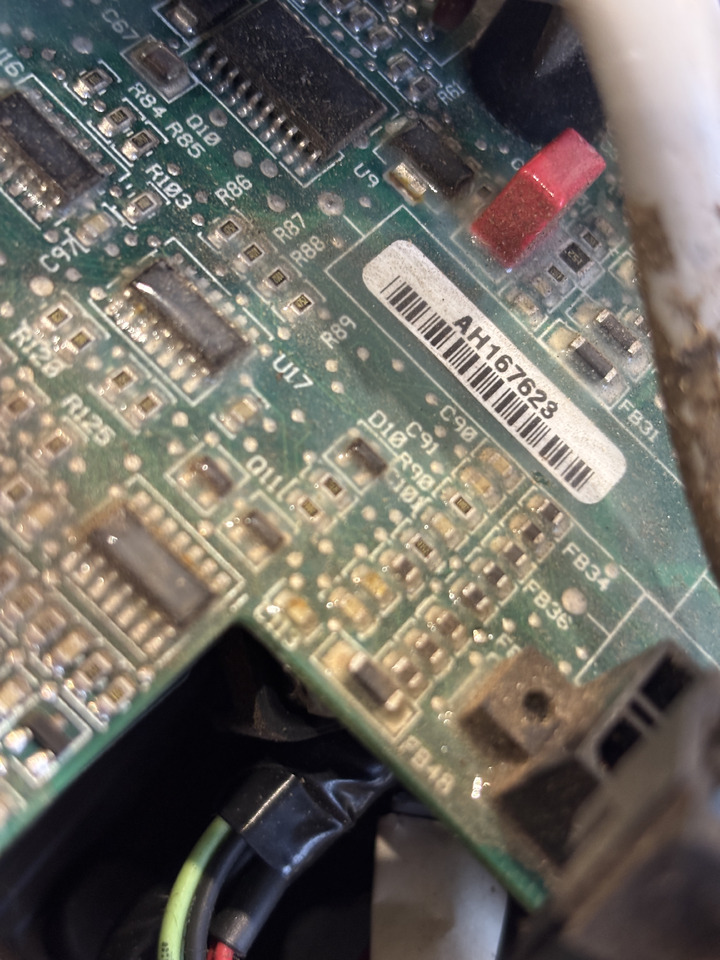 John Deere 9650 9750 STS CTS - płytka elektryczna podłokietnika AH167623 - Elektrosistēma - Traktors: foto 1 John Deere 9650 9750 STS CTS - płytka elektryczna podłokietnika AH167623 - Elektrosistēma - Traktors: foto 1