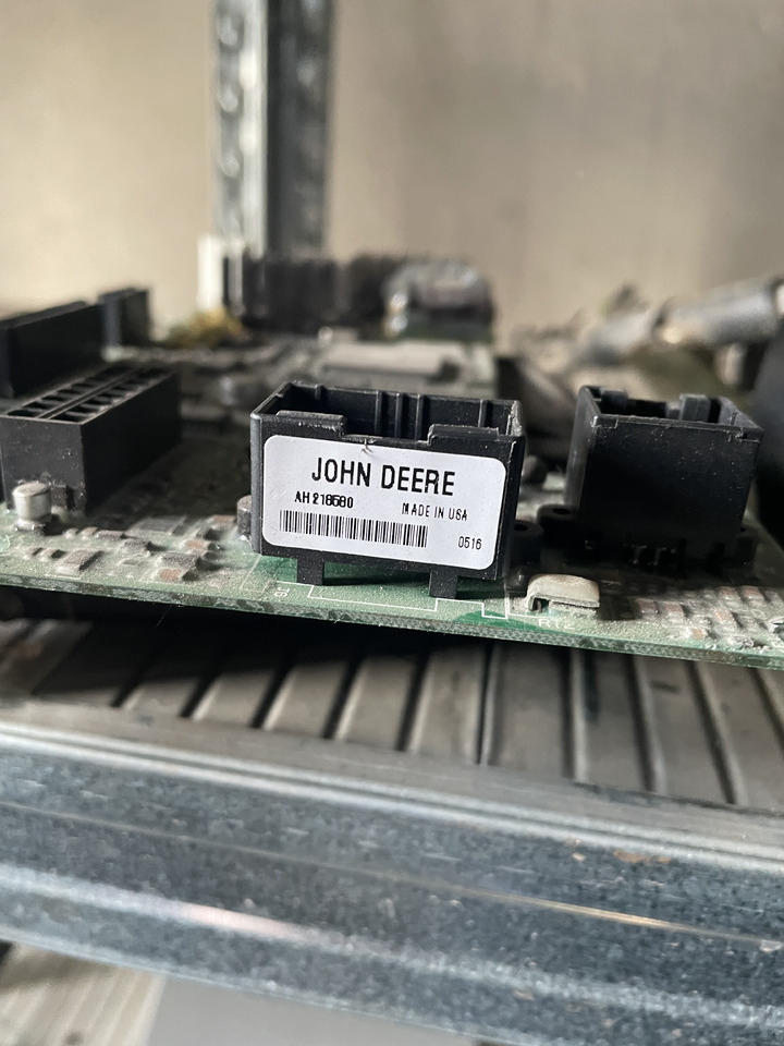 John Deere CTS - moduł płytka sterująca AH218580 AH220395 - Elektroniskais vadības bloks (ECU) - Lauksaimniecības tehnika: foto 1 John Deere CTS - moduł płytka sterująca AH218580 AH220395 - Elektroniskais vadības bloks (ECU) - Lauksaimniecības tehnika: foto 1