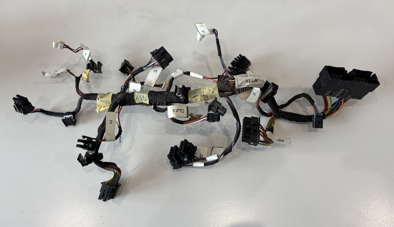 John Deere Wiązka Elektronika Kabli Podłokietnika NGOI MFTC AL222738 - Kabeļis/ Vadis - Lauksaimniecības tehnika: foto 1 John Deere Wiązka Elektronika Kabli Podłokietnika NGOI MFTC AL222738 - Kabeļis/ Vadis - Lauksaimniecības tehnika: foto 1