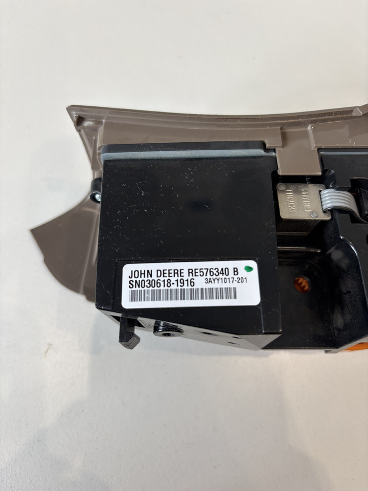 John Deere seria 6000 7000 8000 R - kontroler jazdy RE576340 - Elektrosistēma - Lauksaimniecības tehnika: foto 4 John Deere seria 6000 7000 8000 R - kontroler jazdy RE576340 - Elektrosistēma - Lauksaimniecības tehnika: foto 4