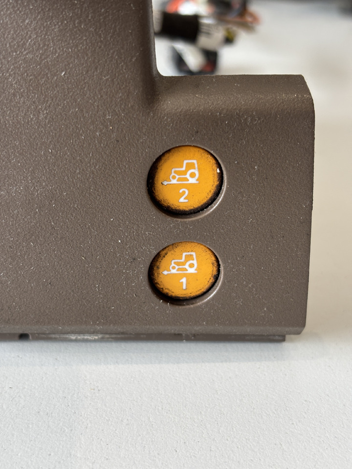 John Deere seria 6000 7000 8000 R - moduł przełącznik kontroler RE583254 RE564617 RE594598 - Elektrosistēma - Lauksaimniecības tehnika: foto 3 John Deere seria 6000 7000 8000 R - moduł przełącznik kontroler RE583254 RE564617 RE594598 - Elektrosistēma - Lauksaimniecības tehnika: foto 3