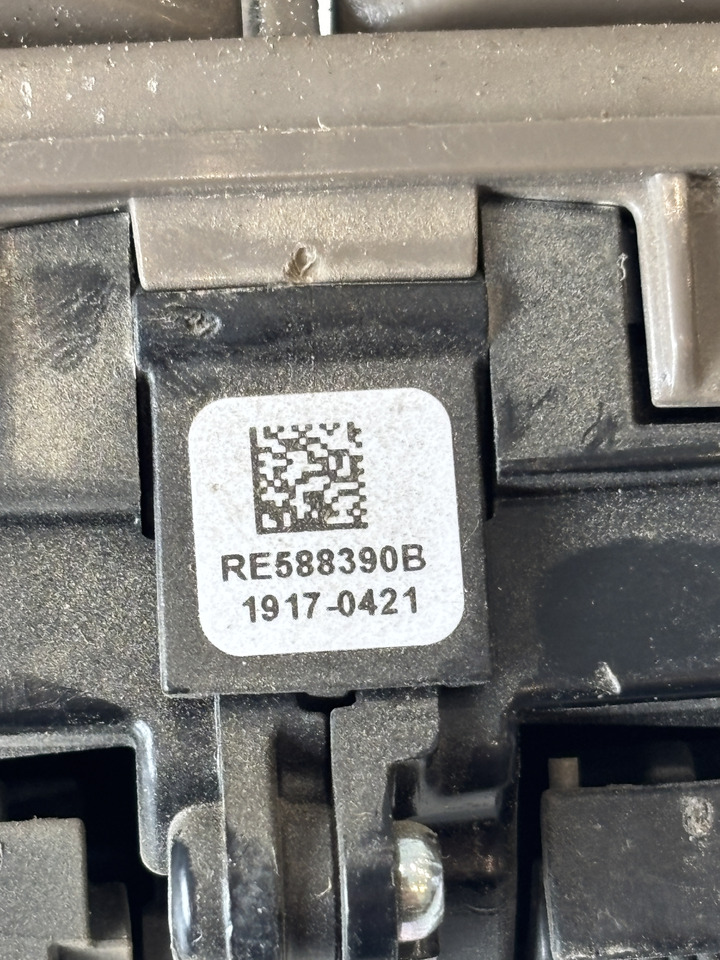 John Deere seria 6000 7000 8000 R - moduł przełącznik tylnego TUZ RE588390 TA26634 - Elektrosistēma - Lauksaimniecības tehnika: foto 3 John Deere seria 6000 7000 8000 R - moduł przełącznik tylnego TUZ RE588390 TA26634 - Elektrosistēma - Lauksaimniecības tehnika: foto 3