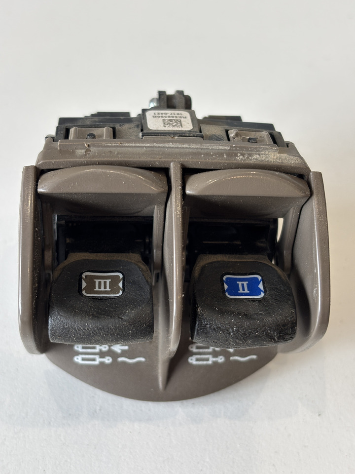 John Deere seria 6000 7000 8000 R - moduł przełącznik tylnego TUZ RE588390 TA26634 - Elektrosistēma - Lauksaimniecības tehnika: foto 2 John Deere seria 6000 7000 8000 R - moduł przełącznik tylnego TUZ RE588390 TA26634 - Elektrosistēma - Lauksaimniecības tehnika: foto 2