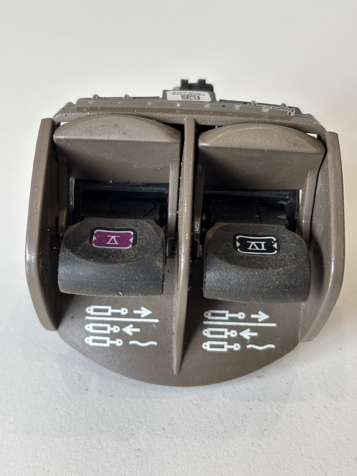 John Deere seria 6000 7000 8000 R - moduł przełącznik tylnego TUZ RE588394 TA26636 - Elektrosistēma - Lauksaimniecības tehnika: foto 1 John Deere seria 6000 7000 8000 R - moduł przełącznik tylnego TUZ RE588394 TA26636 - Elektrosistēma - Lauksaimniecības tehnika: foto 1