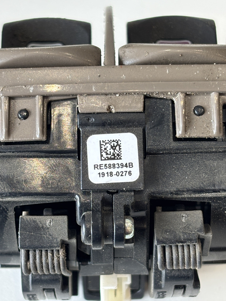 John Deere seria 6000 7000 8000 R - moduł przełącznik tylnego TUZ RE588394 TA26636 - Elektrosistēma - Lauksaimniecības tehnika: foto 2 John Deere seria 6000 7000 8000 R - moduł przełącznik tylnego TUZ RE588394 TA26636 - Elektrosistēma - Lauksaimniecības tehnika: foto 2