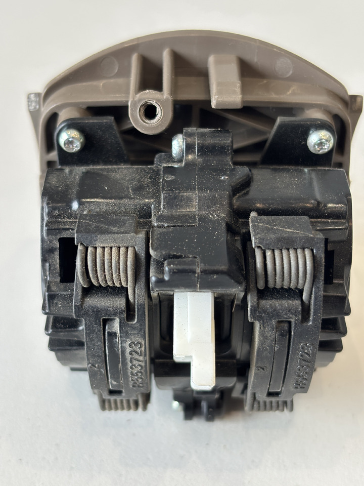 John Deere seria 6000 7000 8000 R - przełącznik tylnego TUZa RE588391 RE586552 - Sensors - Lauksaimniecības tehnika: foto 3 John Deere seria 6000 7000 8000 R - przełącznik tylnego TUZa RE588391 RE586552 - Sensors - Lauksaimniecības tehnika: foto 3