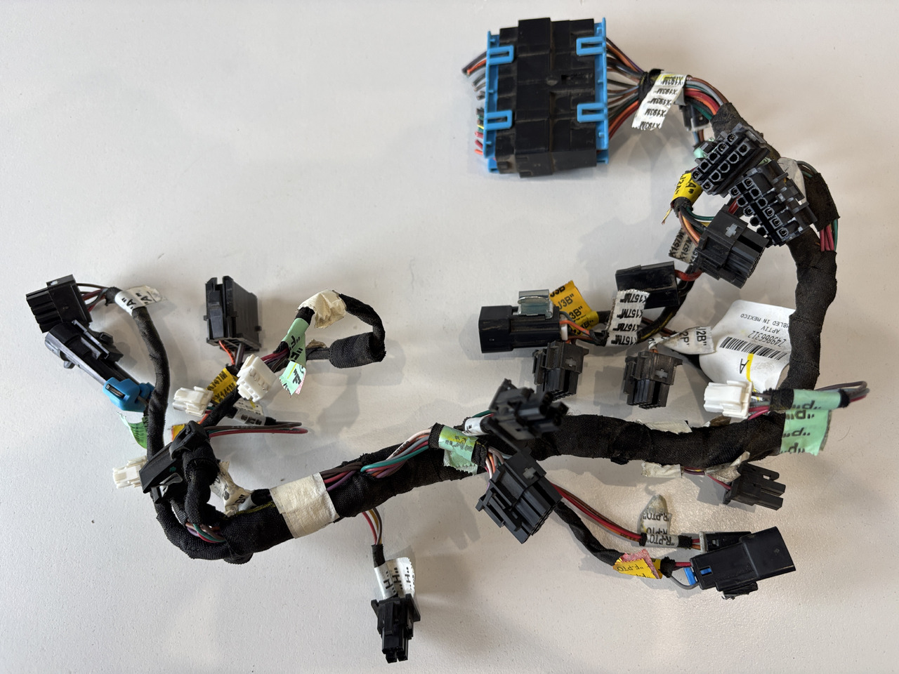 John Deere seria 6000 7000 8000 R - wiązka el. podłokietnika CommandARM RE566687 - Kabeļis/ Vadis - Lauksaimniecības tehnika: foto 2 John Deere seria 6000 7000 8000 R - wiązka el. podłokietnika CommandARM RE566687 - Kabeļis/ Vadis - Lauksaimniecības tehnika: foto 2