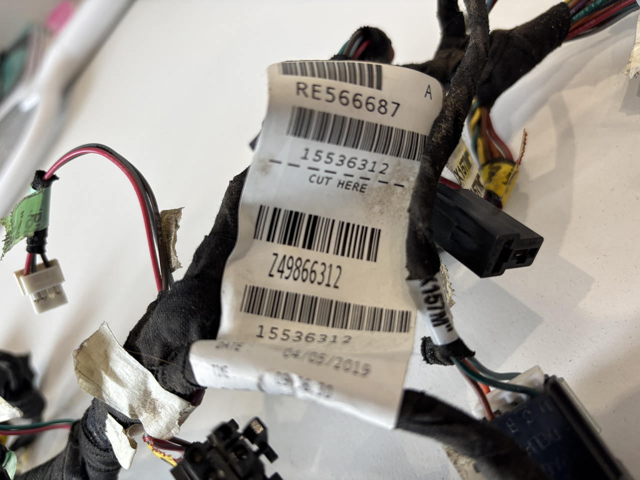 John Deere seria 6000 7000 8000 R - wiązka el. podłokietnika CommandARM RE566687 - Kabeļis/ Vadis - Lauksaimniecības tehnika: foto 3 John Deere seria 6000 7000 8000 R - wiązka el. podłokietnika CommandARM RE566687 - Kabeļis/ Vadis - Lauksaimniecības tehnika: foto 3