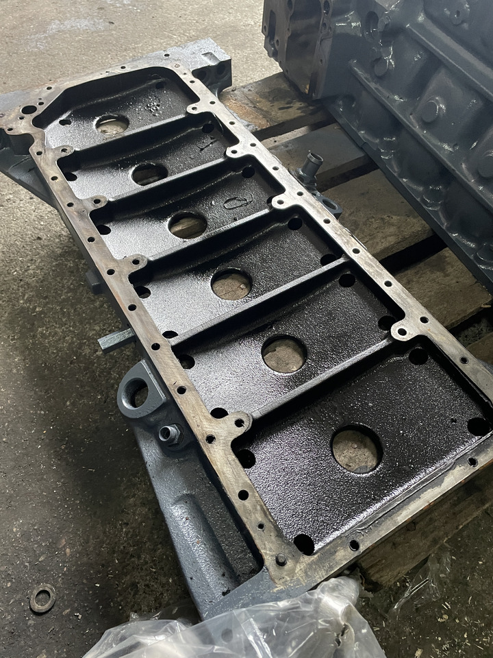 MAN Fendt 930 - kołnierz płyta miski olejowej 51.01130-1002 - Eļļas panna - Lauksaimniecības tehnika: foto 2 MAN Fendt 930 - kołnierz płyta miski olejowej 51.01130-1002 - Eļļas panna - Lauksaimniecības tehnika: foto 2