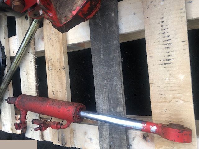 Manitou Carraro - Siłownik Skrętu - Hidrauliskais cilindrs - Lauksaimniecības tehnika: foto 1 Manitou Carraro - Siłownik Skrętu - Hidrauliskais cilindrs - Lauksaimniecības tehnika: foto 1