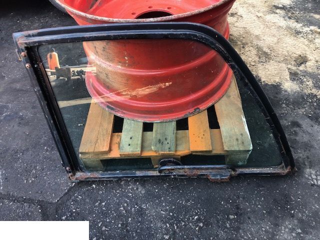 Manitou - Drzwi Górne Z Szybą - Durvis un rezerves daļas - Iekraušanas tehnika: foto 1 Manitou - Drzwi Górne Z Szybą - Durvis un rezerves daļas - Iekraušanas tehnika: foto 1