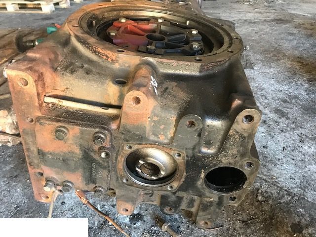 Massey Ferguson 6475 - Obudowa WOM - Transmisija - Traktors: foto 3 Massey Ferguson 6475 - Obudowa WOM - Transmisija - Traktors: foto 3