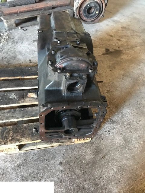 Massey Ferguson 6475 - Obudowa WOM - Transmisija - Traktors: foto 1 Massey Ferguson 6475 - Obudowa WOM - Transmisija - Traktors: foto 1