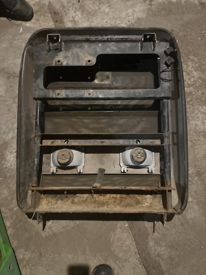 Massey Ferguson 8110 - 8180 grill maska przednia - Radiatora reste - Lauksaimniecības tehnika: foto 3 Massey Ferguson 8110 - 8180 grill maska przednia - Radiatora reste - Lauksaimniecības tehnika: foto 3