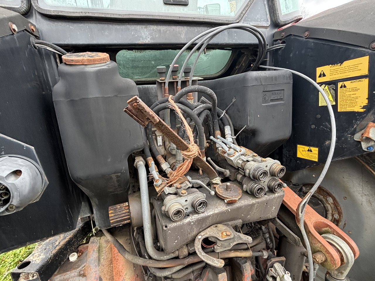 Massey Ferguson 8160 Rozdzielacz Hydrauliczny 3 CZĘŚCI 3713021M93 - Hidrauliskais vārsts - Lauksaimniecības tehnika: foto 1 Massey Ferguson 8160 Rozdzielacz Hydrauliczny 3 CZĘŚCI 3713021M93 - Hidrauliskais vārsts - Lauksaimniecības tehnika: foto 1