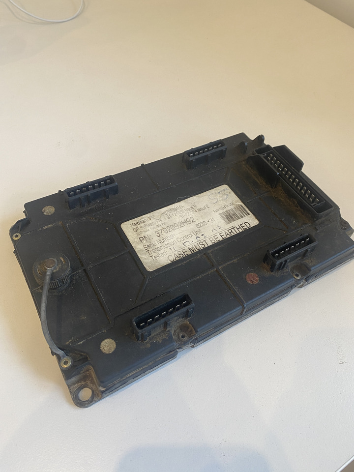 Massey Ferguson - sterownik moduł skrzyni biegów Autotronic 2 - Elektroniskais vadības bloks (ECU) - Lauksaimniecības tehnika: foto 1 Massey Ferguson - sterownik moduł skrzyni biegów Autotronic 2 - Elektroniskais vadības bloks (ECU) - Lauksaimniecības tehnika: foto 1