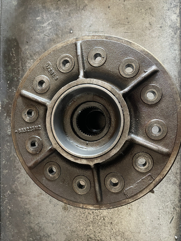 Massey Fergusson 3690 - mechanizm roznicowy tylnego mostu 893223M2 - Aizmugurējā ass - Lauksaimniecības tehnika: foto 3 Massey Fergusson 3690 - mechanizm roznicowy tylnego mostu 893223M2 - Aizmugurējā ass - Lauksaimniecības tehnika: foto 3