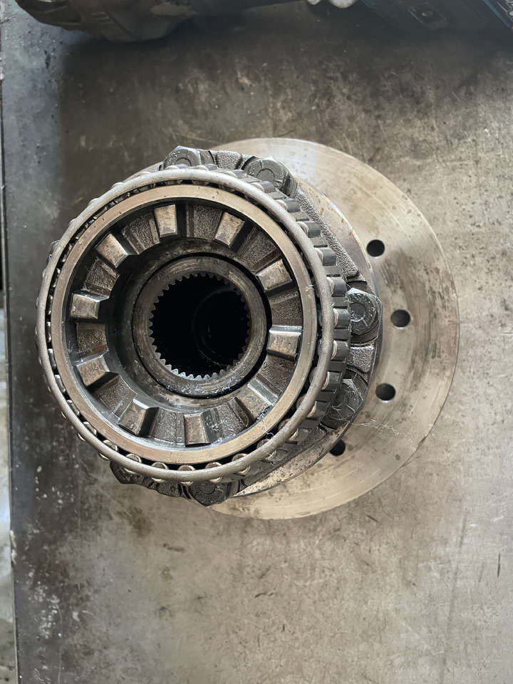 Massey Fergusson 3690 - mechanizm roznicowy tylnego mostu 893223M2 - Aizmugurējā ass - Lauksaimniecības tehnika: foto 2 Massey Fergusson 3690 - mechanizm roznicowy tylnego mostu 893223M2 - Aizmugurējā ass - Lauksaimniecības tehnika: foto 2