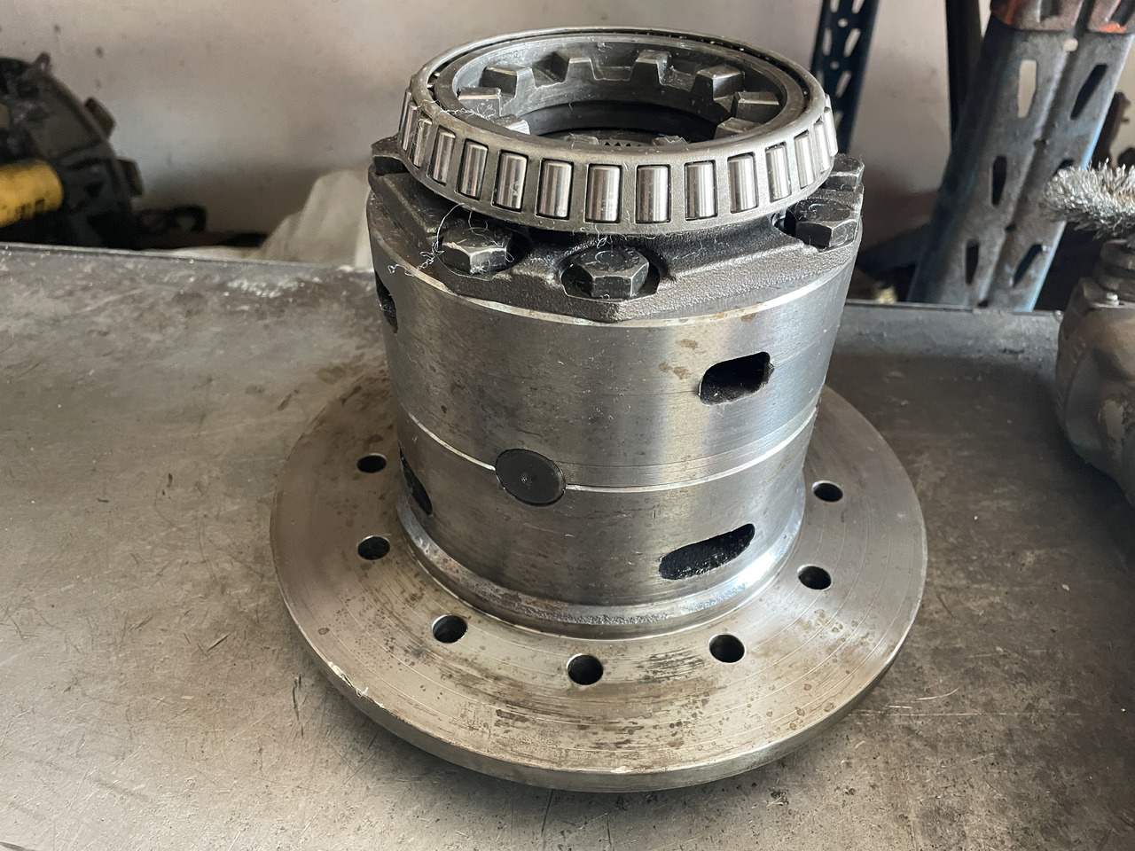 Massey Fergusson 3690 - mechanizm roznicowy tylnego mostu 893223M2 - Aizmugurējā ass - Lauksaimniecības tehnika: foto 1 Massey Fergusson 3690 - mechanizm roznicowy tylnego mostu 893223M2 - Aizmugurējā ass - Lauksaimniecības tehnika: foto 1