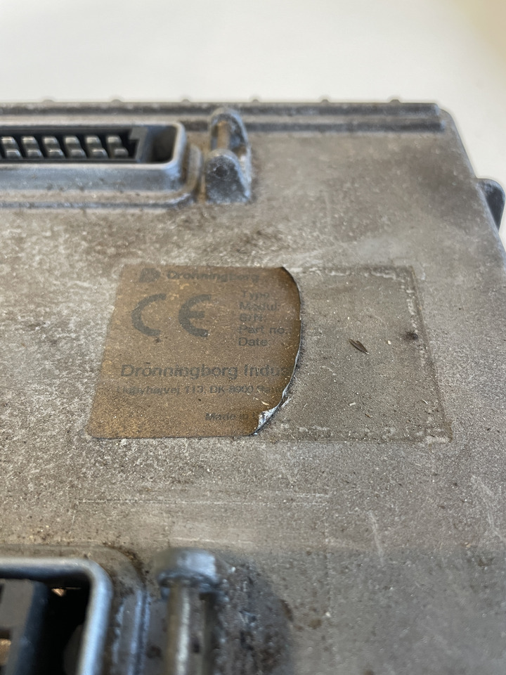 Massey Fergusson Fendt - jednostka centralna komputer sterownik PRAWY - Elektroniskais vadības bloks (ECU) - Lauksaimniecības tehnika: foto 3 Massey Fergusson Fendt - jednostka centralna komputer sterownik PRAWY - Elektroniskais vadības bloks (ECU) - Lauksaimniecības tehnika: foto 3