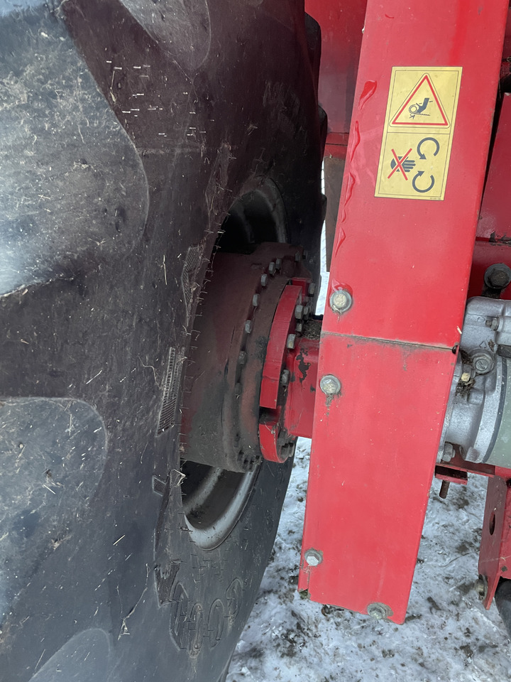 Massey Fergusson MF 30 - kombajn - części kabina sieczkarnia koła most zwolnica - Sānpārvads - Lauksaimniecības tehnika: foto 5 Massey Fergusson MF 30 - kombajn - części kabina sieczkarnia koła most zwolnica - Sānpārvads - Lauksaimniecības tehnika: foto 5