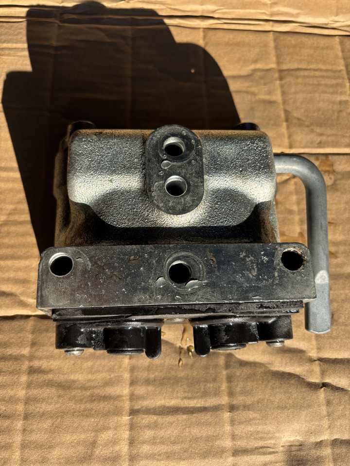 Massey Fergusson - zawór gniazdo hydrauliczne 3796260M1 ACP0307080 - Hidrauliskais vārsts - Lauksaimniecības tehnika: foto 1 Massey Fergusson - zawór gniazdo hydrauliczne 3796260M1 ACP0307080 - Hidrauliskais vārsts - Lauksaimniecības tehnika: foto 1