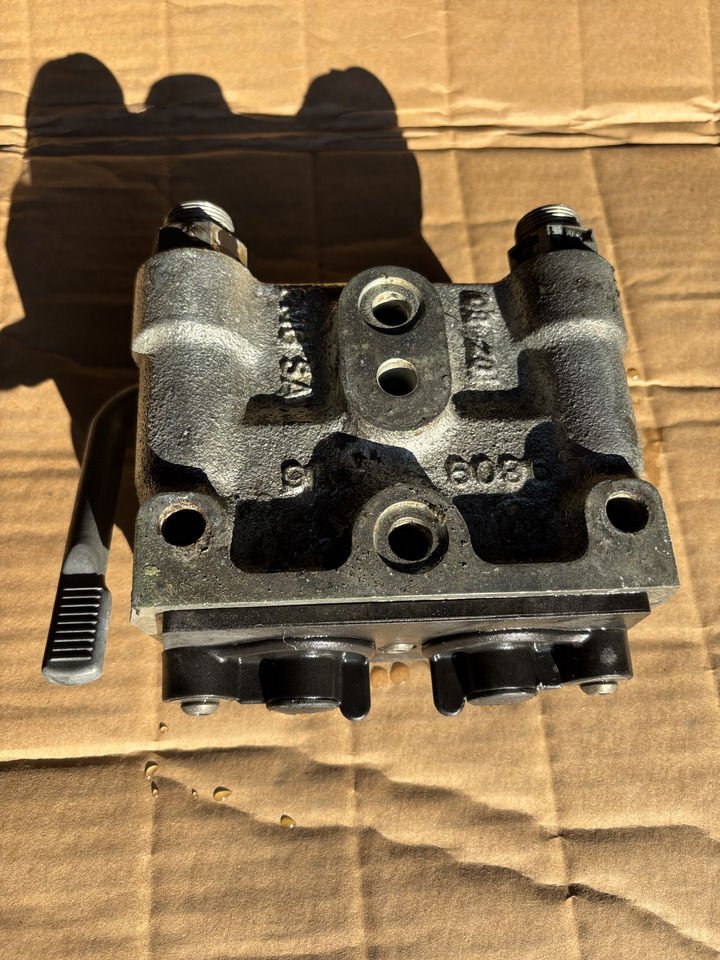 Massey Fergusson - zawór gniazdo hydrauliczne 3796260M1 ACP0307080 - Hidrauliskais vārsts - Lauksaimniecības tehnika: foto 3 Massey Fergusson - zawór gniazdo hydrauliczne 3796260M1 ACP0307080 - Hidrauliskais vārsts - Lauksaimniecības tehnika: foto 3