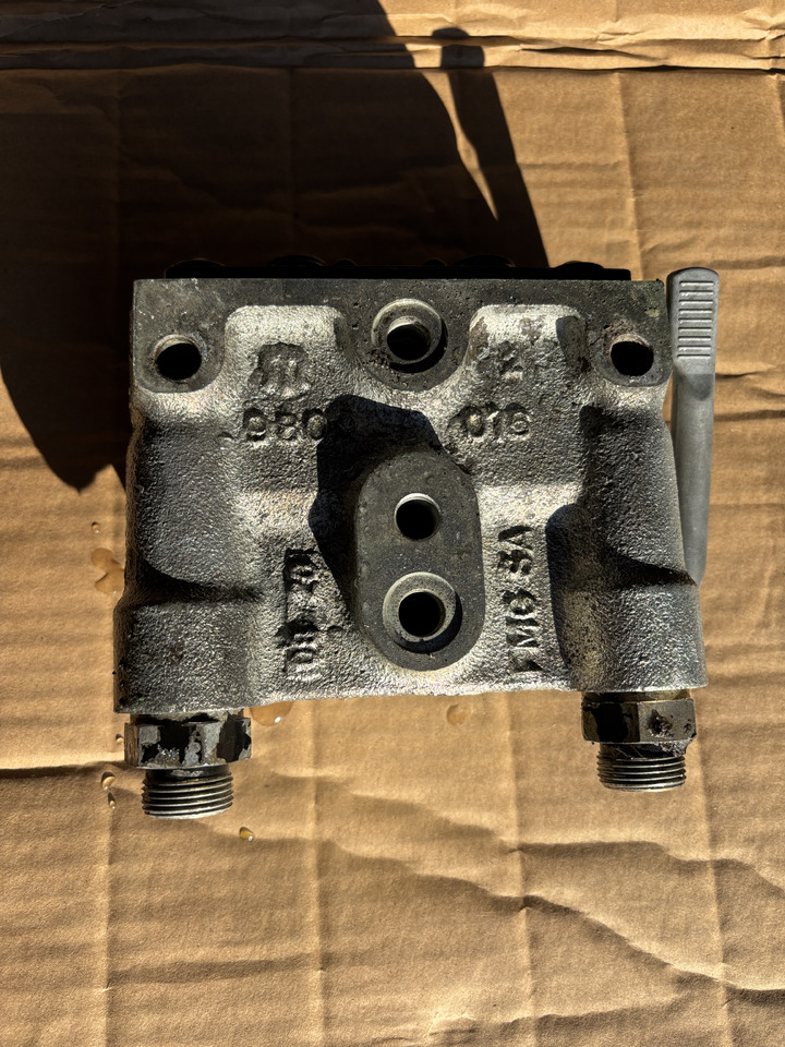 Massey Fergusson - zawór gniazdo hydrauliczne 3796260M1 ACP0307080 - Hidrauliskais vārsts - Lauksaimniecības tehnika: foto 2 Massey Fergusson - zawór gniazdo hydrauliczne 3796260M1 ACP0307080 - Hidrauliskais vārsts - Lauksaimniecības tehnika: foto 2