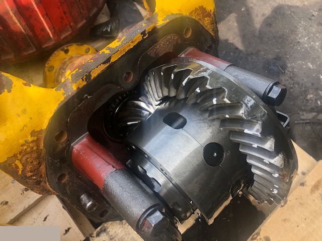 Matbro Wkład Mostu 9x33 - Carraro 26.21 - Diferenciālis - Lauksaimniecības tehnika: foto 1 Matbro Wkład Mostu 9x33 - Carraro 26.21 - Diferenciālis - Lauksaimniecības tehnika: foto 1