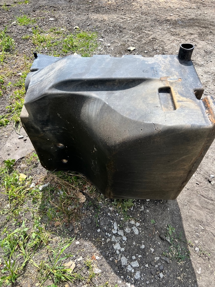 New Holland T80x0 Zbiornik paliwa 87358308 - Degvielas tvertne - Lauksaimniecības tehnika: foto 5 New Holland T80x0 Zbiornik paliwa 87358308 - Degvielas tvertne - Lauksaimniecības tehnika: foto 5