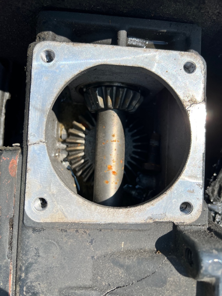 New Holland Typ 846 Przekładnia 84571976 - Rāmis/ Šasija - Lauksaimniecības tehnika: foto 4 New Holland Typ 846 Przekładnia 84571976 - Rāmis/ Šasija - Lauksaimniecības tehnika: foto 4