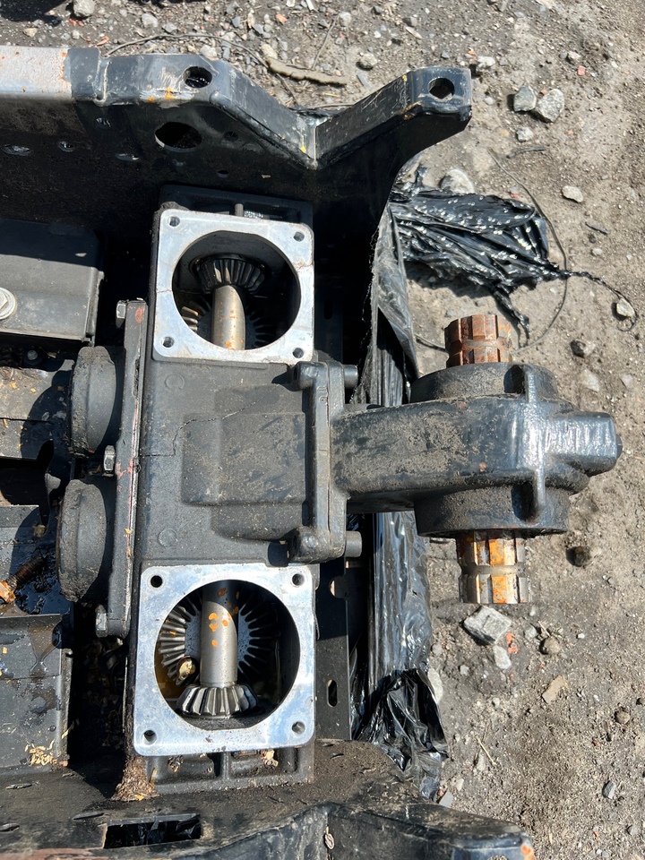 New Holland Typ 846 Przekładnia 84571976 - Rāmis/ Šasija - Lauksaimniecības tehnika: foto 2 New Holland Typ 846 Przekładnia 84571976 - Rāmis/ Šasija - Lauksaimniecības tehnika: foto 2