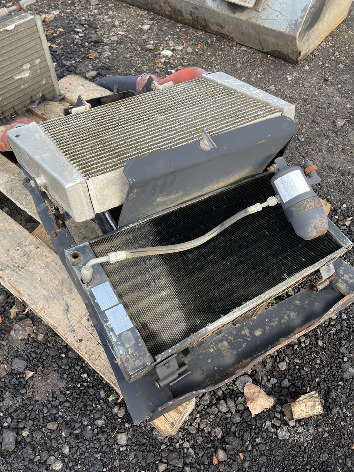 Renault Claas Ares 735 - chłodnica 7700046130 - Radiators - Lauksaimniecības tehnika: foto 2 Renault Claas Ares 735 - chłodnica 7700046130 - Radiators - Lauksaimniecības tehnika: foto 2