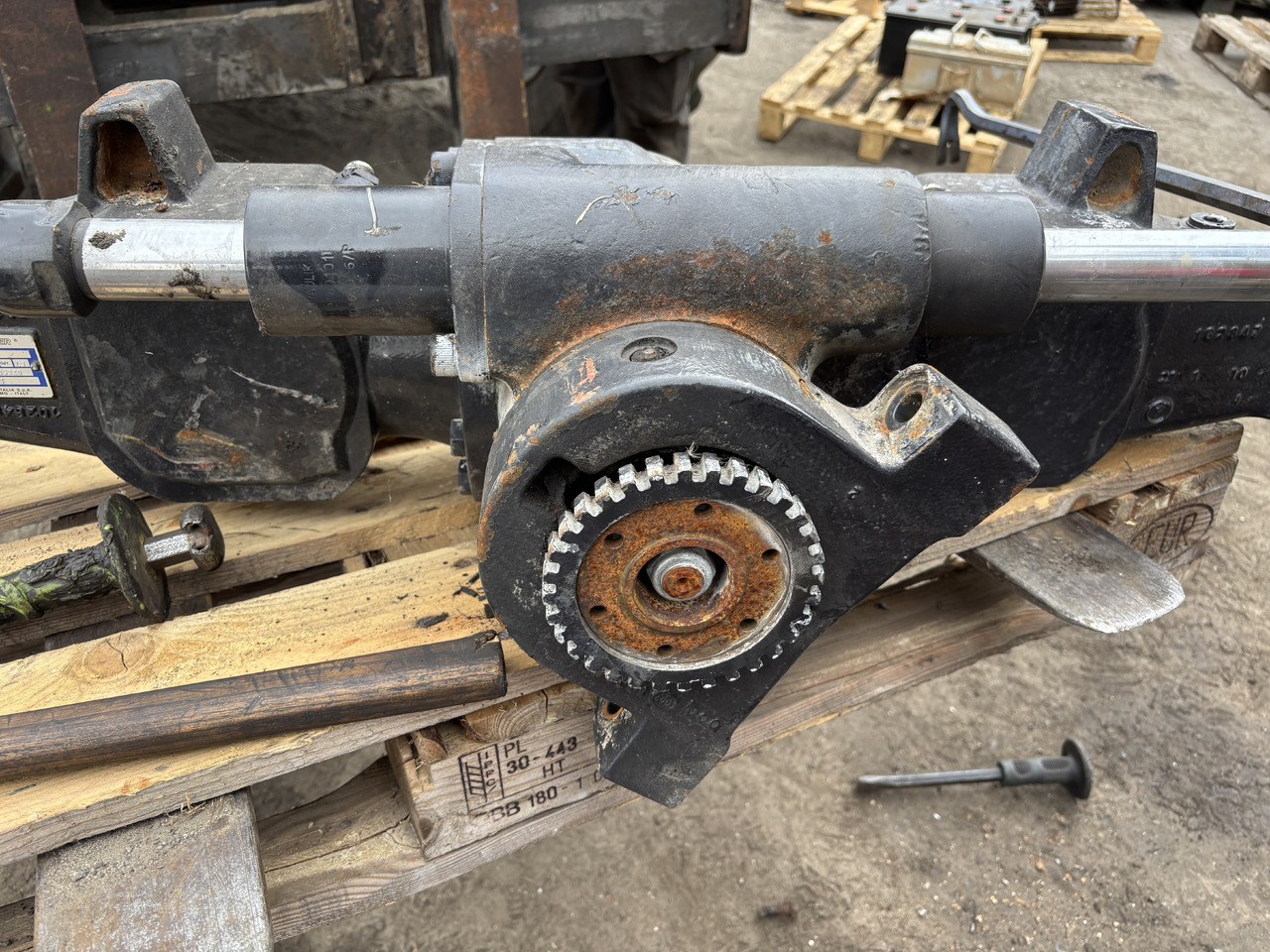 Valtra N92 - most przedni - zwolnica zwrotnica siłownik dyferencjał atak - Grozāmass - Lauksaimniecības tehnika: foto 2 Valtra N92 - most przedni - zwolnica zwrotnica siłownik dyferencjał atak - Grozāmass - Lauksaimniecības tehnika: foto 2