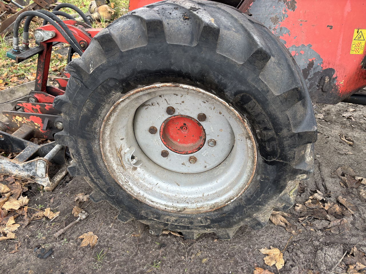 Weidemann 2006 2000rok Felga Opona Koło Przednia Tylna Przód Tył 13.00x17 CZĘŚCI - Riteņa disks - Lauksaimniecības tehnika: foto 3 Weidemann 2006 2000rok Felga Opona Koło Przednia Tylna Przód Tył 13.00x17 CZĘŚCI - Riteņa disks - Lauksaimniecības tehnika: foto 3