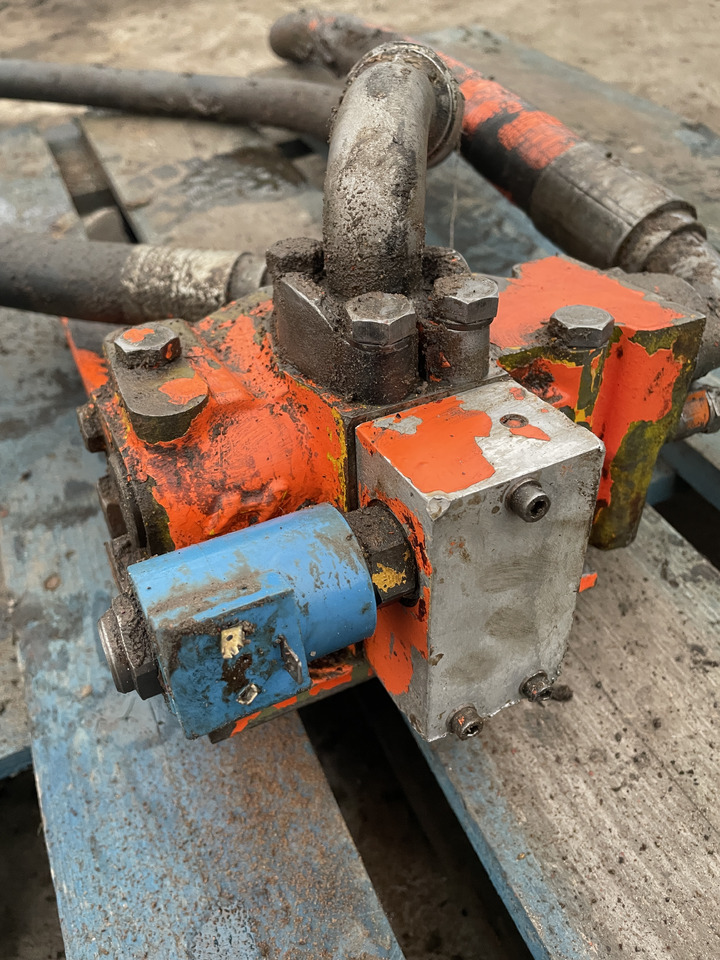 ZF 4PW45H1 Zettelmayer Volvo - skrzynia biegów - rozdzielacz hydrauliczny PUV07V7 - Pārnesumkārba - Lauksaimniecības tehnika: foto 2 ZF 4PW45H1 Zettelmayer Volvo - skrzynia biegów - rozdzielacz hydrauliczny PUV07V7 - Pārnesumkārba - Lauksaimniecības tehnika: foto 2