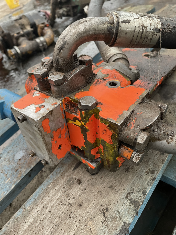 ZF 4PW45H1 Zettelmayer Volvo - skrzynia biegów - rozdzielacz hydrauliczny PUV07V7 - Pārnesumkārba - Lauksaimniecības tehnika: foto 3 ZF 4PW45H1 Zettelmayer Volvo - skrzynia biegów - rozdzielacz hydrauliczny PUV07V7 - Pārnesumkārba - Lauksaimniecības tehnika: foto 3