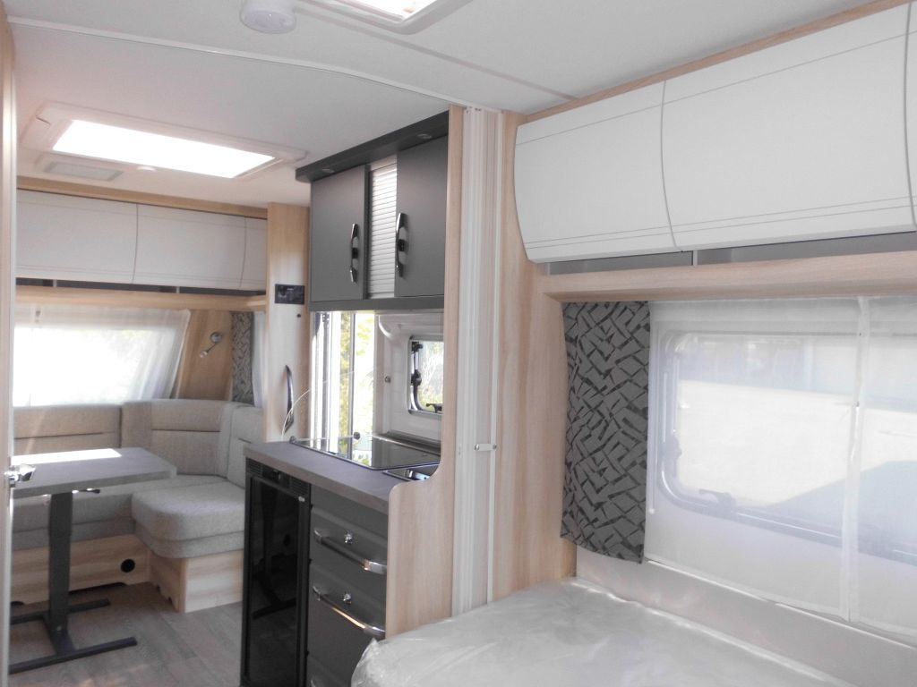Dzīvojamais treileris Hobby De Luxe 460 LU 2025 1500kg.: foto 13