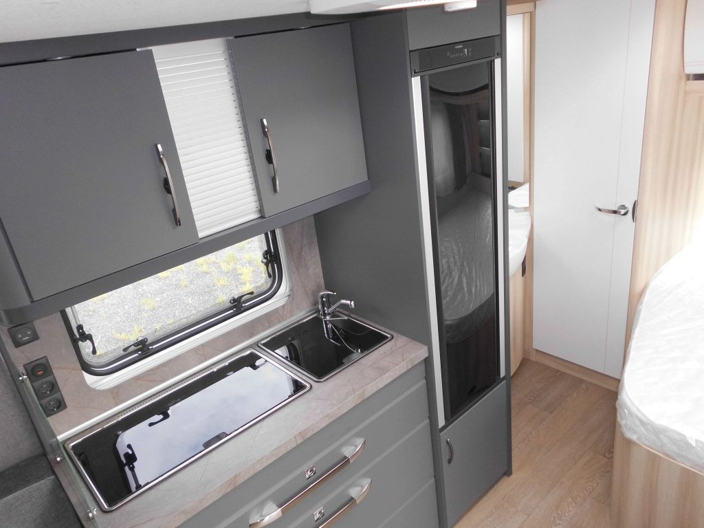 Dzīvojamais treileris Hobby De Luxe 460 UFe 2026 1500kg. Ambiente: foto 9