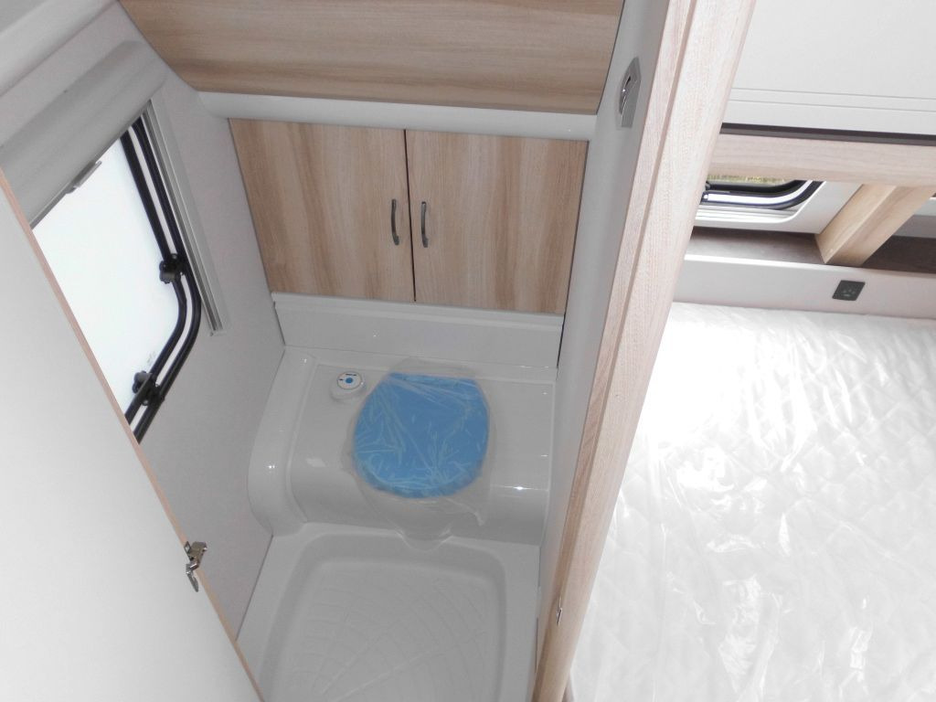 Dzīvojamais treileris Hobby De Luxe 460 UFe 2026 1500kg. Ambiente: foto 15