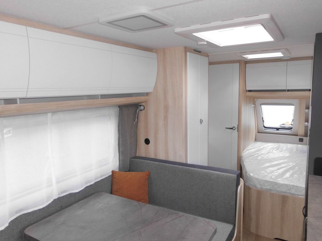 Dzīvojamais treileris Hobby De Luxe 540 KMFe 2026 GARAGE AUTARK 1800kg.: foto 8