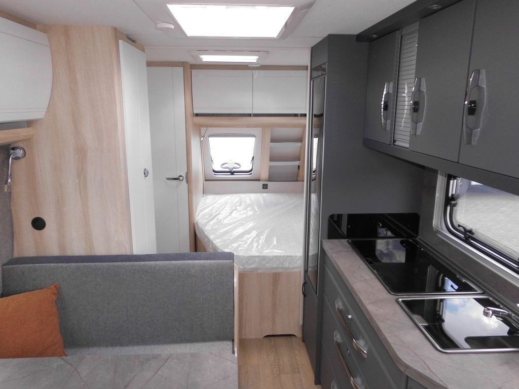 Dzīvojamais treileris Hobby De Luxe 540 KMFe 2026 GARAGE AUTARK 1800kg.: foto 11