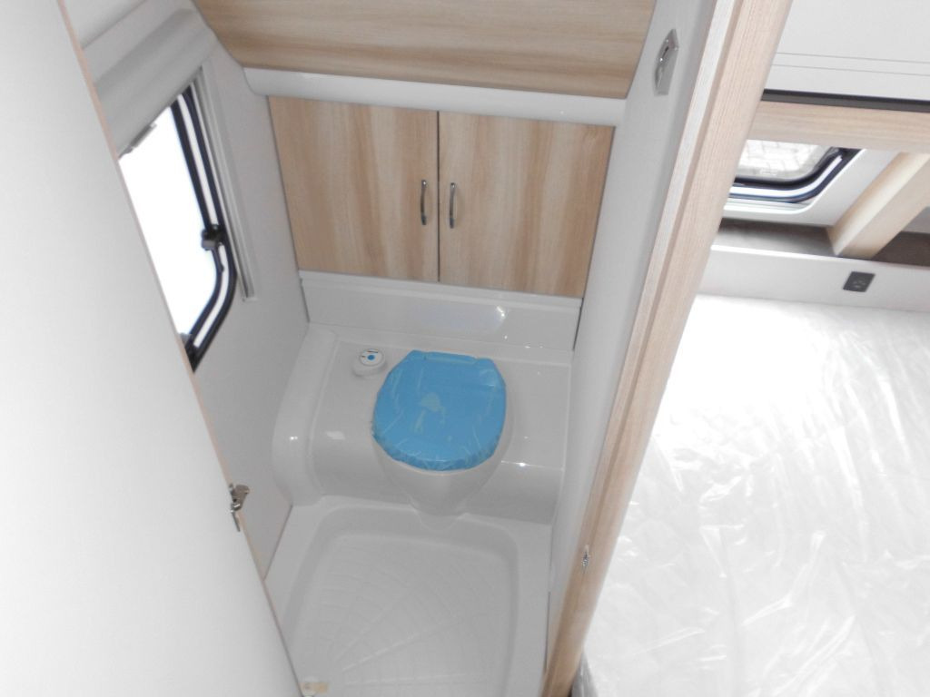 Dzīvojamais treileris Hobby De Luxe 540 KMFe 2026 GARAGE AUTARK 1800kg.: foto 15