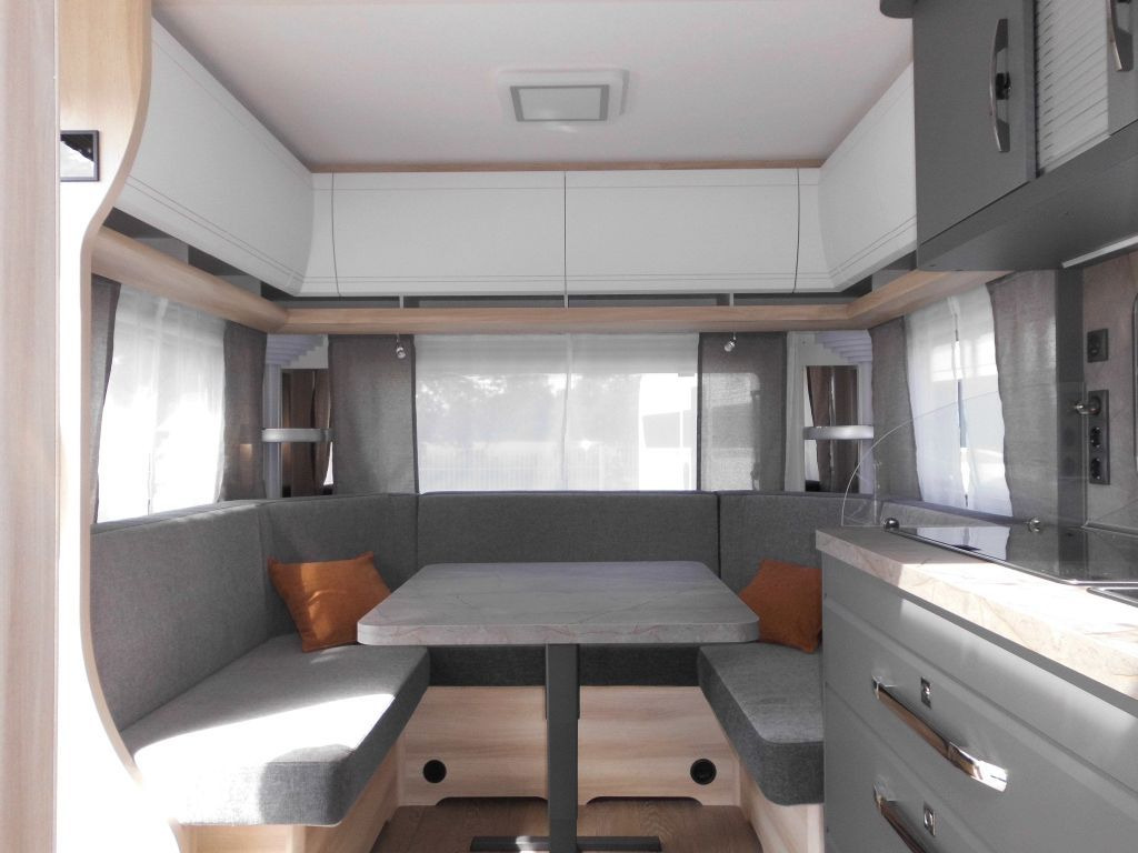 Hobby De Luxe 540 UL 2026 AUTARK AMBIENTE ROLLROST - Dzīvojamais treileris: foto 1 Hobby De Luxe 540 UL 2026 AUTARK AMBIENTE ROLLROST - Dzīvojamais treileris: foto 1