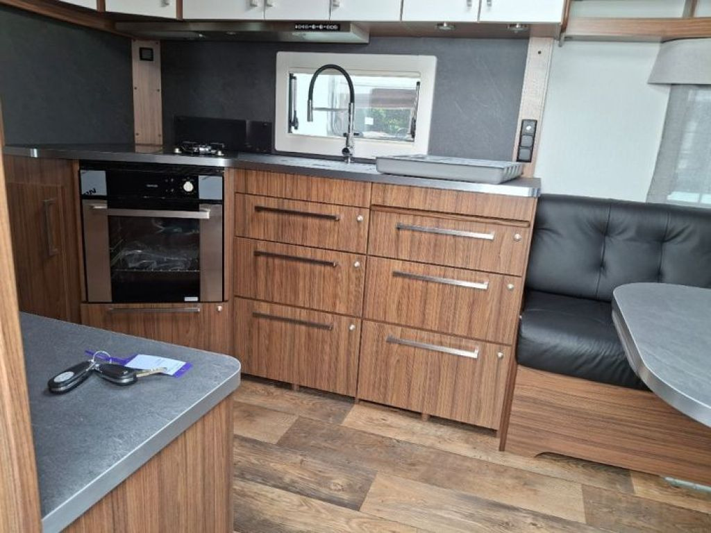 Polar 730 QA 30% RABATT LUXUS KLIMA AKTION - Dzīvojamais treileris: foto 5 Polar 730 QA 30% RABATT LUXUS KLIMA AKTION - Dzīvojamais treileris: foto 5