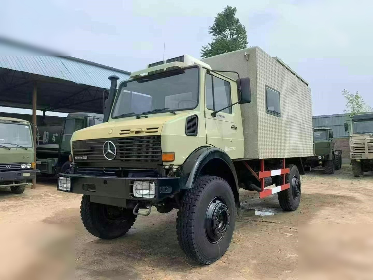 1995 MERCEDES-BENZ UNIMOG 2150 - Šasija kravas automašīna: foto 1 1995 MERCEDES-BENZ UNIMOG 2150 - Šasija kravas automašīna: foto 1