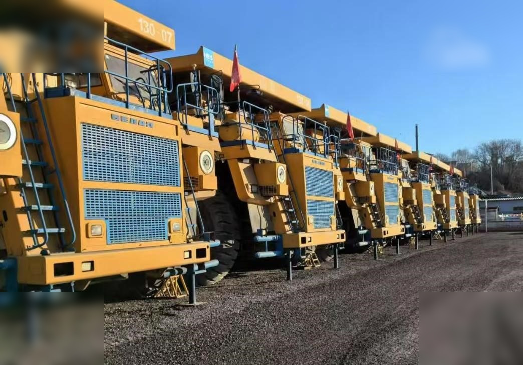 2009 BELAZ 75302 - Karjeru pašizgāzējs: foto 1 2009 BELAZ 75302 - Karjeru pašizgāzējs: foto 1