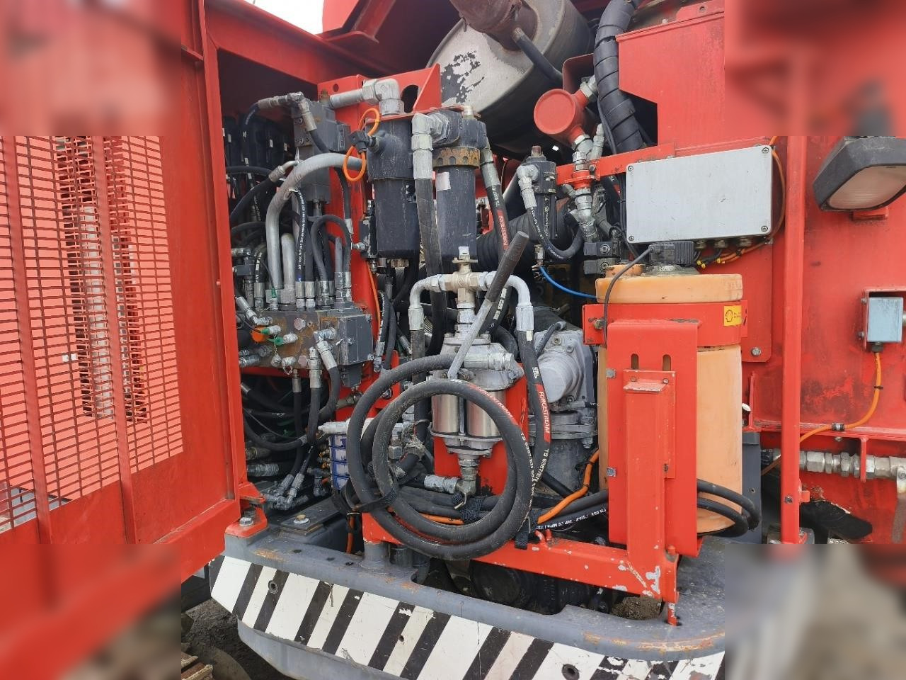 2011 SANDVIK DX800 - Urbšanas mašīna: foto 5 2011 SANDVIK DX800 - Urbšanas mašīna: foto 5